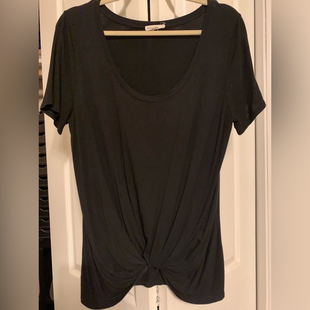 Socialite Women’s Faux Knot Front T-shirt, Medium, Good Condition, Black